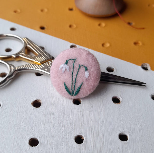 Spring flowers badge set