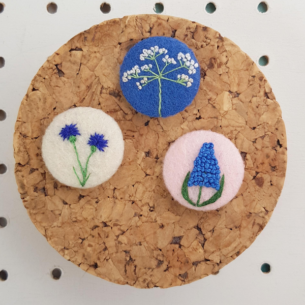 blue flower badge set